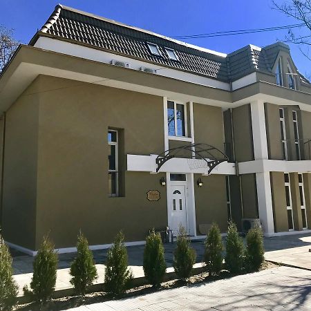 Family Hotel Garden Kŭrdzhali Dış mekan fotoğraf