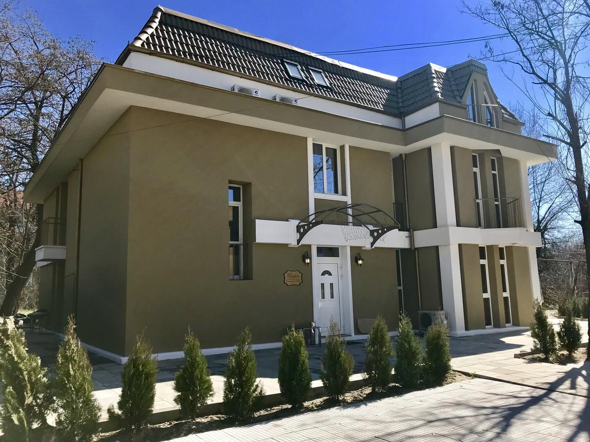 Family Hotel Garden Kŭrdzhali Dış mekan fotoğraf