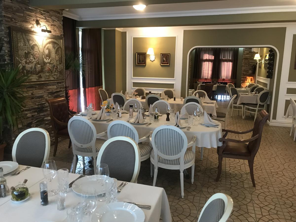 Family Hotel Garden Kŭrdzhali Dış mekan fotoğraf